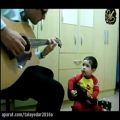 عکس آموزش گیتار به کودکان زیر 5 سال