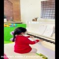 عکس اجرای مهتا مدنی هنرجوی سه سال و نیمه آموزشگاه پیانو پدال