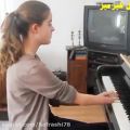 عکس پیانو زدن دختر معلول