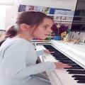 عکس اجرای پیانوی کودک نابینا ...
