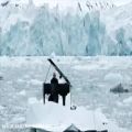 عکس پیانونوازی روی یخ های شناور در اعتراض به ذوب یخ ها
