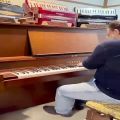 عکس پیانونوازی زیبای استاد داریوش نخشبی | نخشبی آکادمی