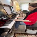 عکس تمرین کلاسی هنرجوی پیانو در نخشبی آکادمی | آموزش پیانو