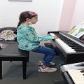 عکس سنا الیاسی پور _ سبز و سفید _ آوای پیانو