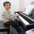 عکس ایلیا کوچک یزدی _ بخشهائی از کلاس پیانو