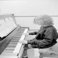 عکس آموزش پیانو در نخشبی آکادمی | اجرای زیبای آهنگ سلطان قلبها با پیانو