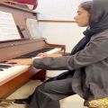 عکس نوازندگی پیانو تمرینی هنرجوی کلاس پیانو در نخشبی آکادمی | آموزش پیانو