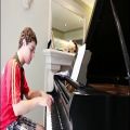 عکس نواختن سرود ملی آلمان با پیانو