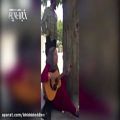 عکس فیلم/ گیتار زدن دختربچه افغانی