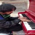 عکس پیانو زدن یک افغانی