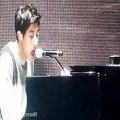 عکس پیانو زدن و آهنگ خوندن چانیول در کنسرت