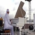 عکس نوازندۀ روسی 24 ساعت بدون توقف پیانو نواخت