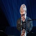 عکس اجرای آهنگ زیبای Elton John - Rocket Man (ترجمه فارسی)