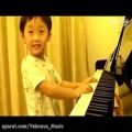 عکس نوازنده چهارساله پیانو که از حرفه ای ها بهتر می نوازد!!