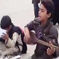 عکس کودک خیابانی در ایران که ترانه برای مرگش می خواند