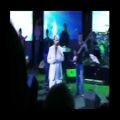 عکس اجرای فوق العاده زیبای ترانه تکیه بر باد توسط استاد محمد اصفهانی کنسرت 13 تیر 92