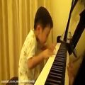 عکس شما باورتان می شود این بچه 5 ساله اینطور پیانو بنوازد؟