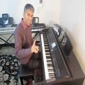 عکس لذت یادگیری موسیقی در فراغت(آموزش صوتی پیانیست پارسی با جلیل سجاد)