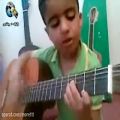 عکس نوازندگی و خوانندگی فوق العاده زیبای پسر بچه ایرانی