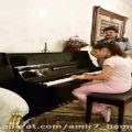 عکس اجرای پیانو این دوشیزه هنرجوی عزیزم