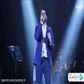 عکس اجرای آهنگ «دیوونگی» از حامد همایون در جشنواره فجر