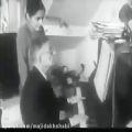 عکس ژان پل سارتر در هنگام نواختن قطعه ای زیبا از شوپن