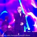 عکس فریدون آسرایی-اجرای آهنگ «غریبه»-کنسرت ۹ دیماه