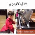 عکس پیانو نوازی حرفه ای یک کودک