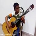 عکس نوازندگی پسربچه آرژانتینی با گیتار (حتما ببینید)