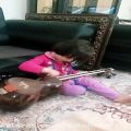 عکس دختر دو ساله من (سلوی ) در حال نواختن تار ایرانی