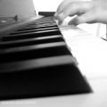 عکس تکنوازی پیانو ؛ آموزش پیانو هادی جلالی