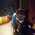 عکس پیانو نوازی دزدان دریایی کارائیب