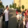 عکس اجرای زنده حامدهمایون وسط خیابون با بچه ها
