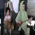 عکس دودختر کوچک همدانی ببینید نوازندگی خواندن چه زیبامیخواندبا ۶سال سن