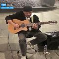 عکس گیتار نوازی در خیابان های استرالیا - فوق العاده زیبا