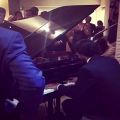 عکس استاد هیدن در حال پیانو زدن در عروسی سیجل