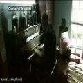 عکس طوفان هاروی و نواختن پیانو در خانه سیل زده