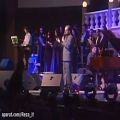 عکس محمد اصفهانی و اجرای زنده ی ترانه ی پشت دریا