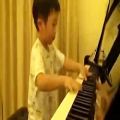 عکس نوازنده 4 ساله ی پیانو