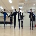 عکس تمرین رقص از گروه کره ای boy friend