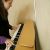 عکس نوازندگی با پیانو دیجیتال توسط خانمی از کشور آذربایجان