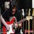 عکس نوازندگی مانی مشهوری با Fender Player Stratocaster