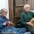 عکس تکنوازی تنبک جمشید محبی در کنار محمود فرهمند سازنده قدیمی ساز