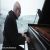 عکس نواختن پیانو در قطب شمال توسط اناودی